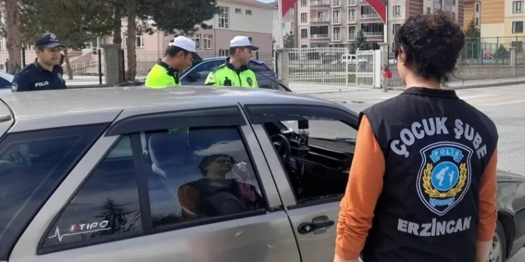 Erzincan’da motosiklet denetimi; 11 motosiklet trafikten men edildi