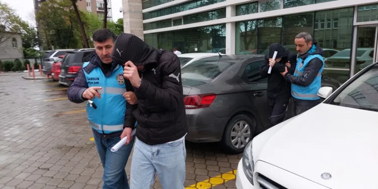 Okulda öğretmeni hastanelik eden 2 kişi tutuklandı