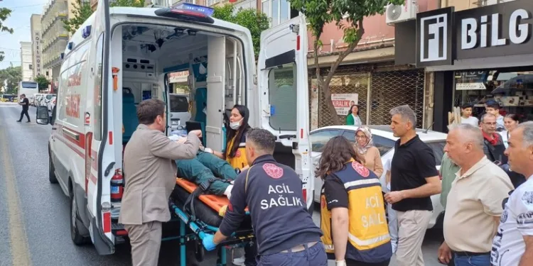 Okulda öğretmeni hastanelik eden 2 kişi tutuklandı