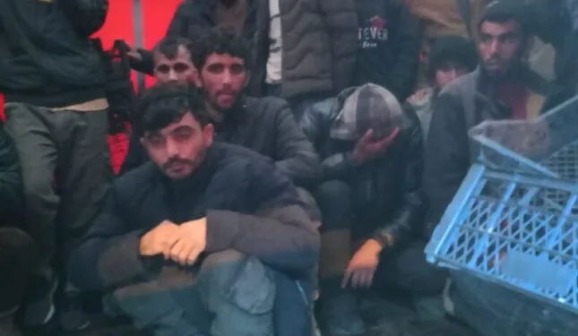 Silivri’de sürücüsünün kontrolünü kaybettiği araç takla atıp yan yattı: 2 yaralı