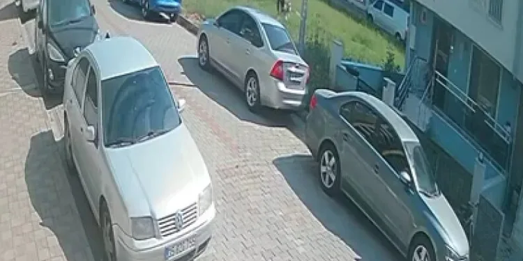 Silivri’de sürücüsünün kontrolünü kaybettiği araç takla atıp yan yattı: 2 yaralı