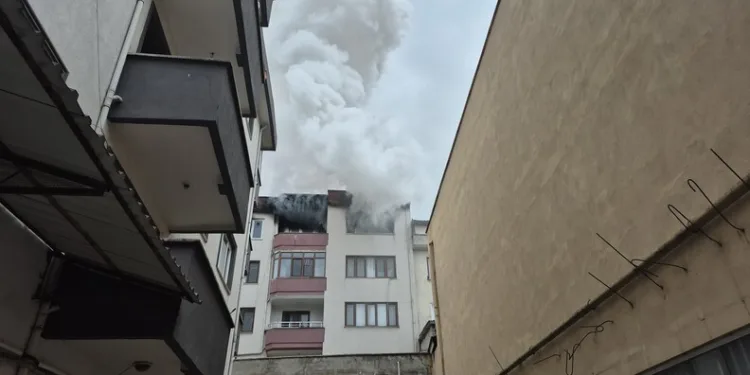 Silivri’de sürücüsünün kontrolünü kaybettiği araç takla atıp yan yattı: 2 yaralı