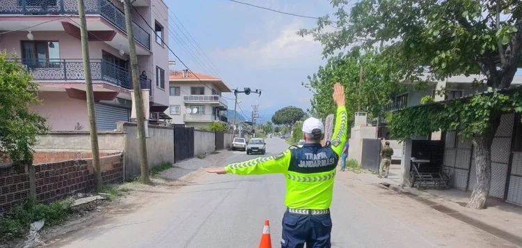 Silivri’de sürücüsünün kontrolünü kaybettiği araç takla atıp yan yattı: 2 yaralı