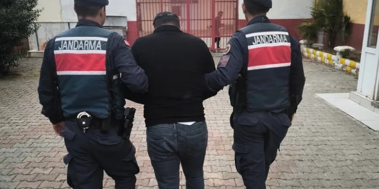 Silivri’de sürücüsünün kontrolünü kaybettiği araç takla atıp yan yattı: 2 yaralı
