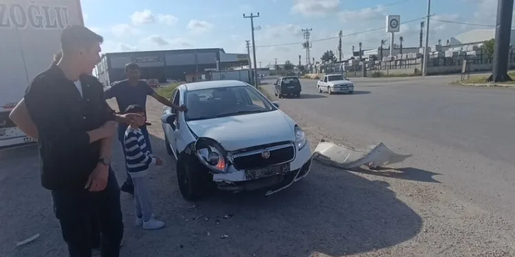 İskenderun’da lastikçi alevlere teslim oldu