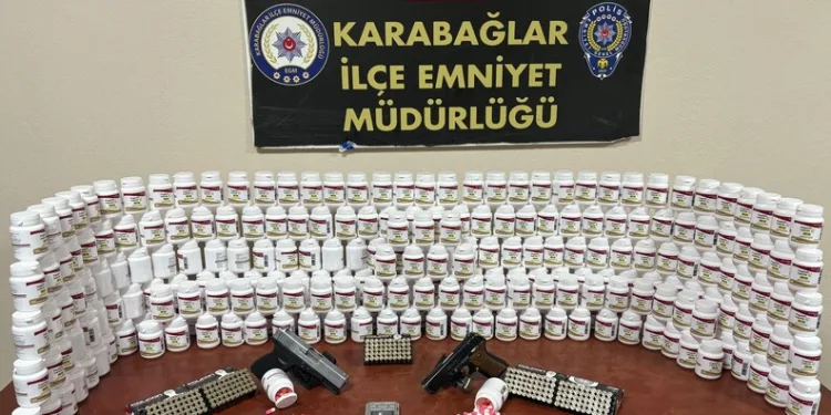 İskenderun’da lastikçi alevlere teslim oldu