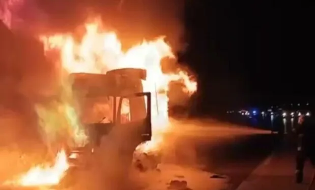 Kahramanmaraş’ta tır alev alev yandı