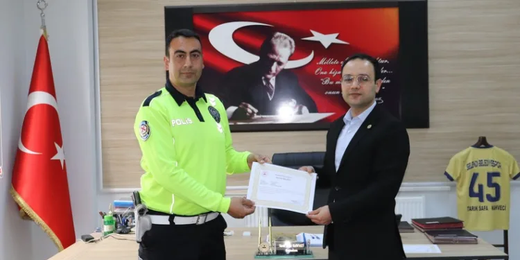 Selendi’de polis ve jandarma personeline başarı belgesi verildi