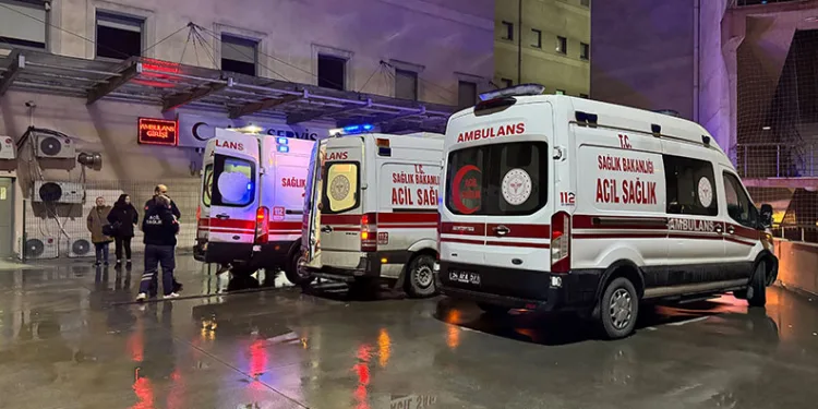 Sakarya’da darp ettikleri kişiyi silahla vurup, bıçakladılar