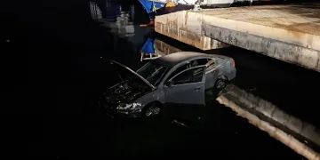Çanakkale’de park halinde olan otomobil denize düştü