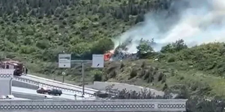 Arnavutköy’de ormanlık alanda yangın