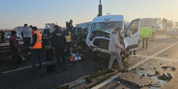 İki servis çarpıştı: 18 yaralı