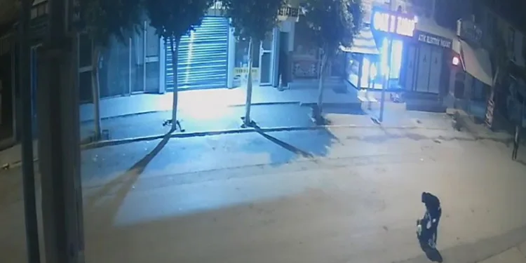 Servis bekleyen genç kadın dehşeti yaşadı