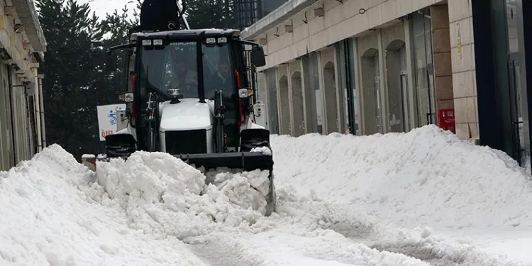 Bitlis’te 74 köy yolu ulaşıma kapandı