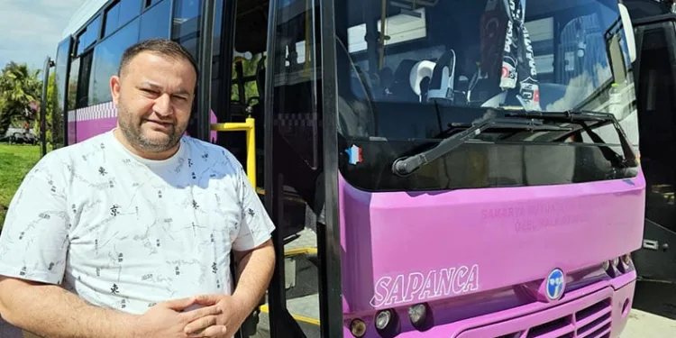 Altın dolu çantayı otobüste unuttu