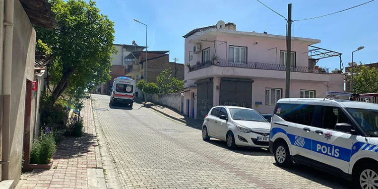 Komşular şüphesinde haklı çıktı, evinde ölü bulundu