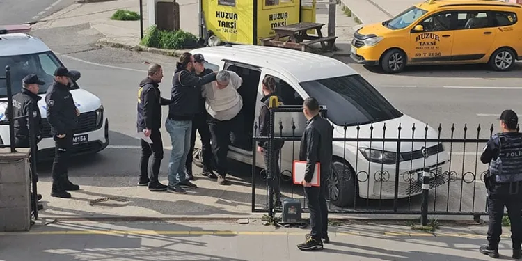 Miras dehşeti: 3 akrabasını öldürdü