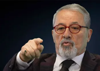 Naci Görür: Bu deprem öyle oldu, bitti, geçti denecek bir deprem değil