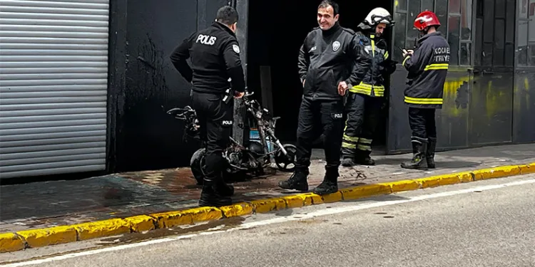 Tamir sırasında yangın çıktı: Geriye iskeleti kaldı