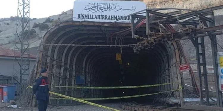 Çayırhan’da maden ocağında göçük: 13 işçi yaralı
