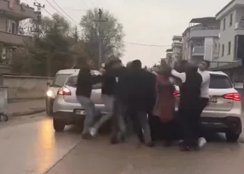 Bursa’da yoldun karşısına geçerken otomobilin çarptığı yaşlı adam hayatını kaybetti