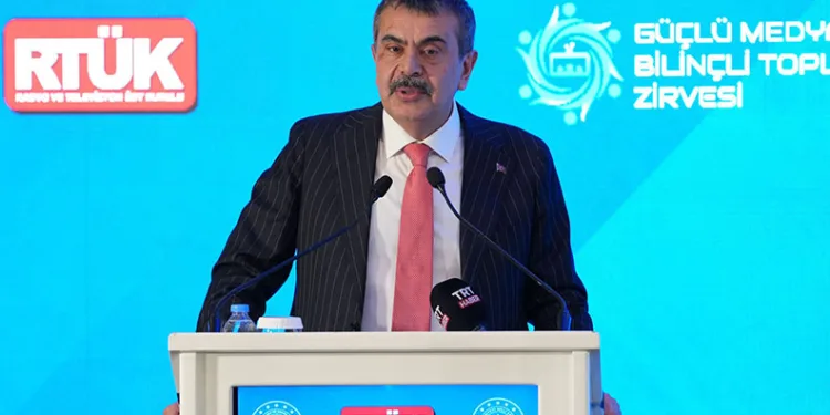 “Çocuklarımızı sosyal medya bağımlılığından uzak tutmak istiyorum”