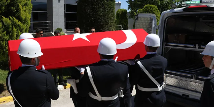 Kalp krizinin ardından hastaneye kaldırılan polis memuru kurtarılamadı