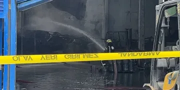 Kocaeli’de boya fabrikasında çıkan yangın kontrol altına alındı