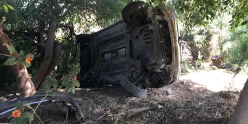 Bahçeye savrulan otomobilin sürücüsü yaralandı