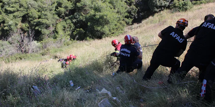 Virajı alamayan motosiklet uçuruma yuvarlandı