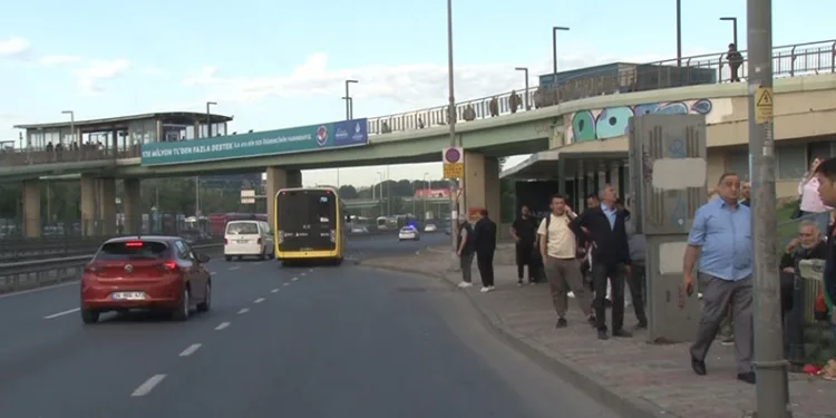 İstanbul’da halk otobüsleri kontak kapattı