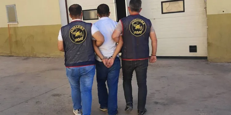 Hırsızlık suçundan aranan hükümlüyü jandarma yakaladı