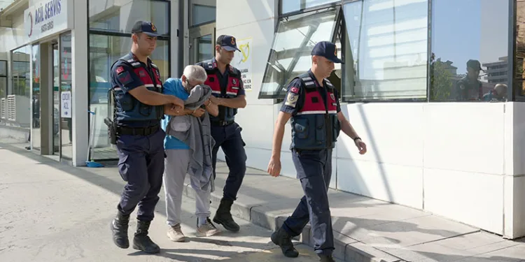 Uyuşturucu bağımlısı oğlunu bıçaklayarak öldürdü