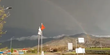 Elazığ’da gökkuşağı görenleri mest etti