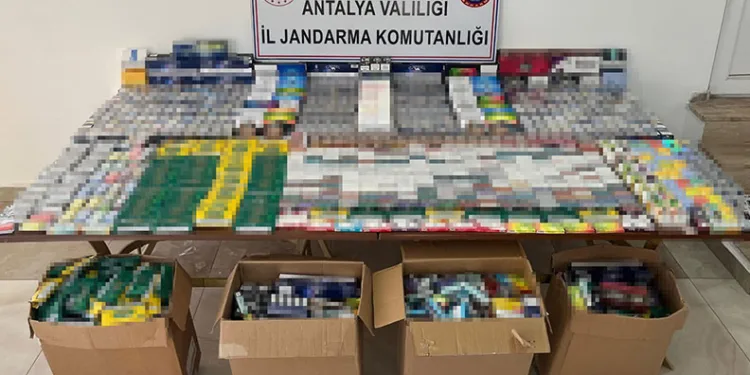 İki işletmeye kaçak elektronik sigara operasyonu