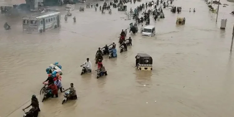 Pakistan’da şiddetli fırtına: 10 ölü