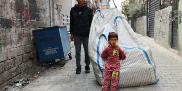 6 yaşında babasının görmeyen gözleri oldu