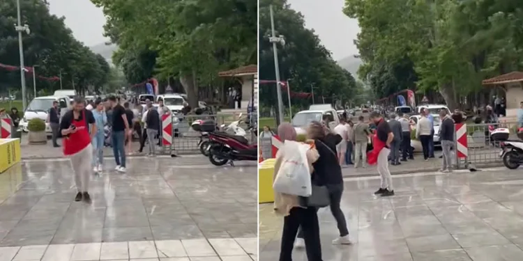 Bursa’da fırtına reklam panosunu uçurdu