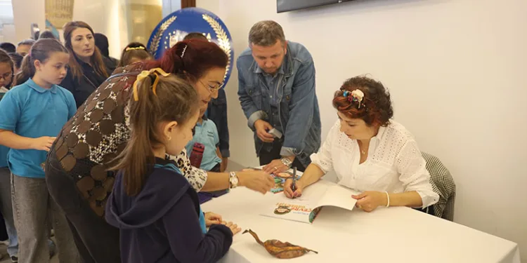 ‘Çevre Dedektifi’ kitabının yazarı çocuklarla buluştu