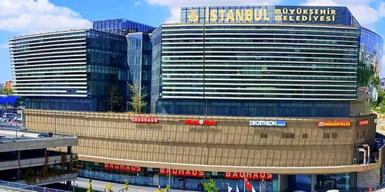 Elazığ’da traktörün altında kalan kişi yaralandı