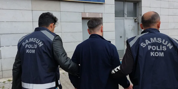 Kontrolden çıkan motosiklet refüje çarparken, sürücüsü ağır yaralandı