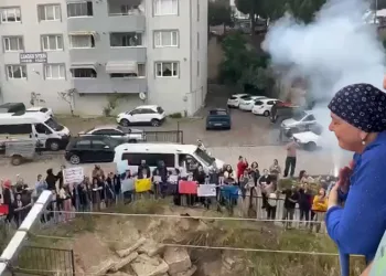 Öğrencilerden hasta öğretmenlerine duygu dolu ziyaret