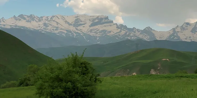 Karla kaplı Cilo Dağları hayran bırakıyor