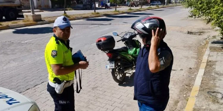 Sinanpaşa’da motosiklet sürücülerine yönelik denetimi