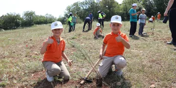 İnegöl’de çevre haftasında 150 fidan toprakla buluştu