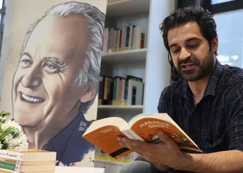 Genç oyuncu, öğrencilere “Hababam Sınıfı”nı okudu