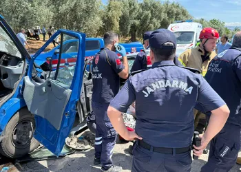 Bursa’da otomobil jandarma ekibiyle çarpıştı: 1 ölü 2 yaralı