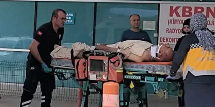 Motosiklet ile bisiklet çarpıştı; 1’i ağır 3 yaralı