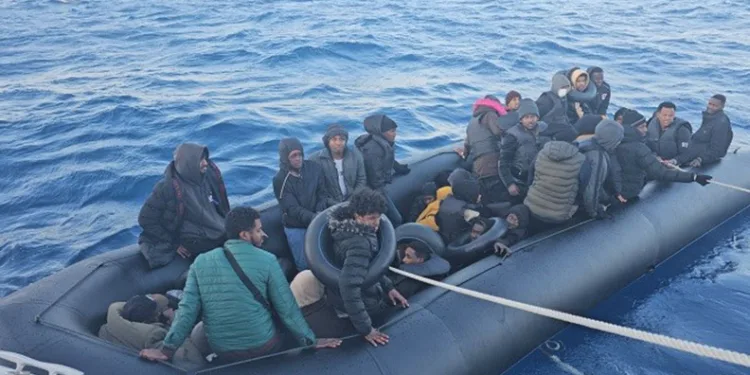Didim’de 42 düzensiz göçmen kurtarıldı