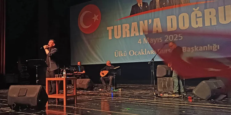 Bursa’da Atilla Yılmaz ve Osman Öztunç sahne aldı